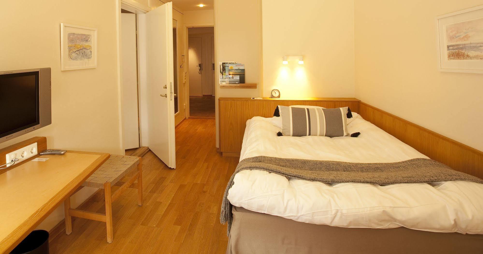 Djuroenaeset Hotell & Konferens Djurhamn Exterior foto